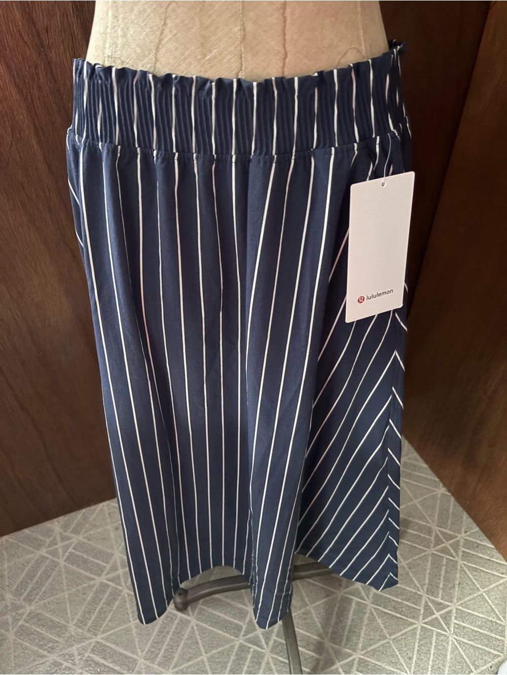 NEW LULULEMON sz L Stretch Woven Ruffle Waist Midi Skirt Blue Upright Stripe